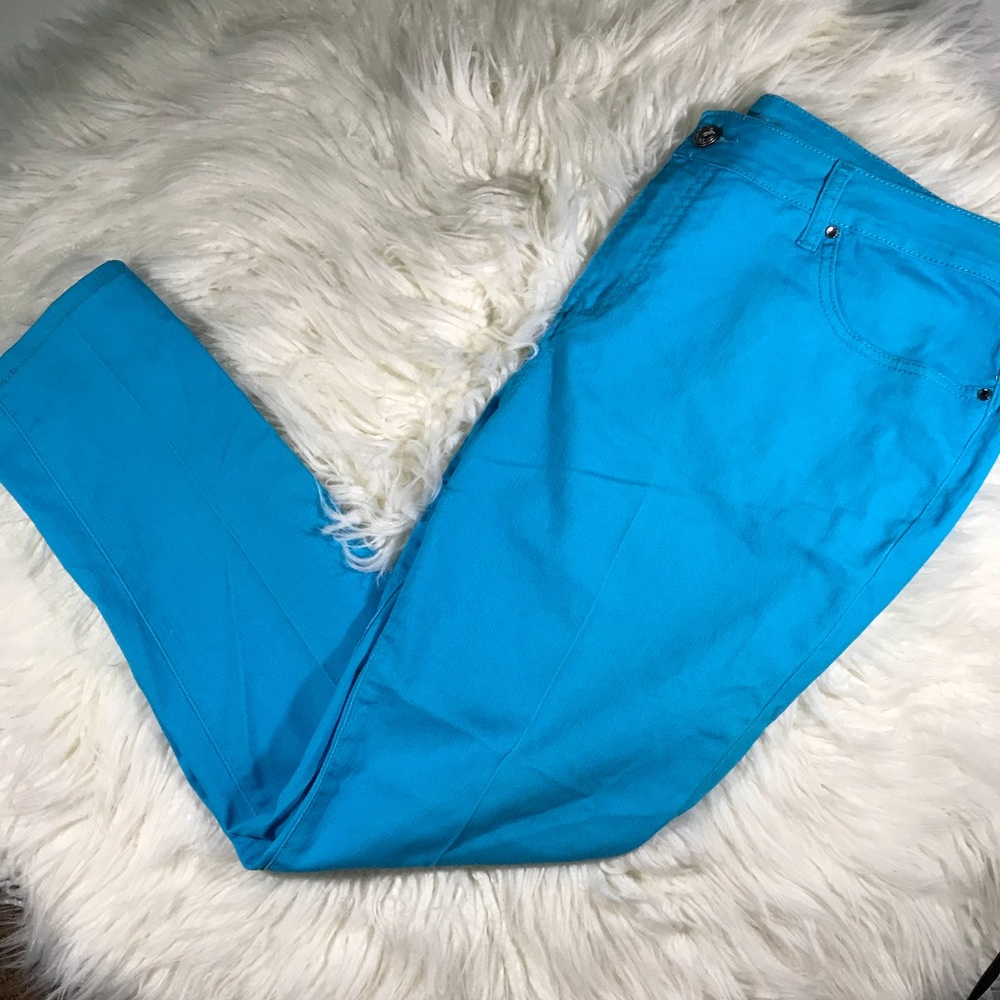 Faded Glory Blue Capris 💙